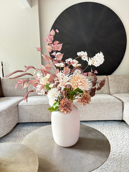 Zijden boeket Corina met bruin-witte tinten, rustig en elegant en geschikt voor elk interieur