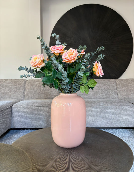 Zijden boeket Peach Rose met perzikkleurige rozen en real touch eucalyptus