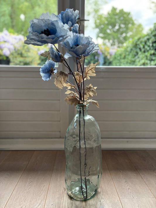 Zijden klaproos blauw in een glazen vaas